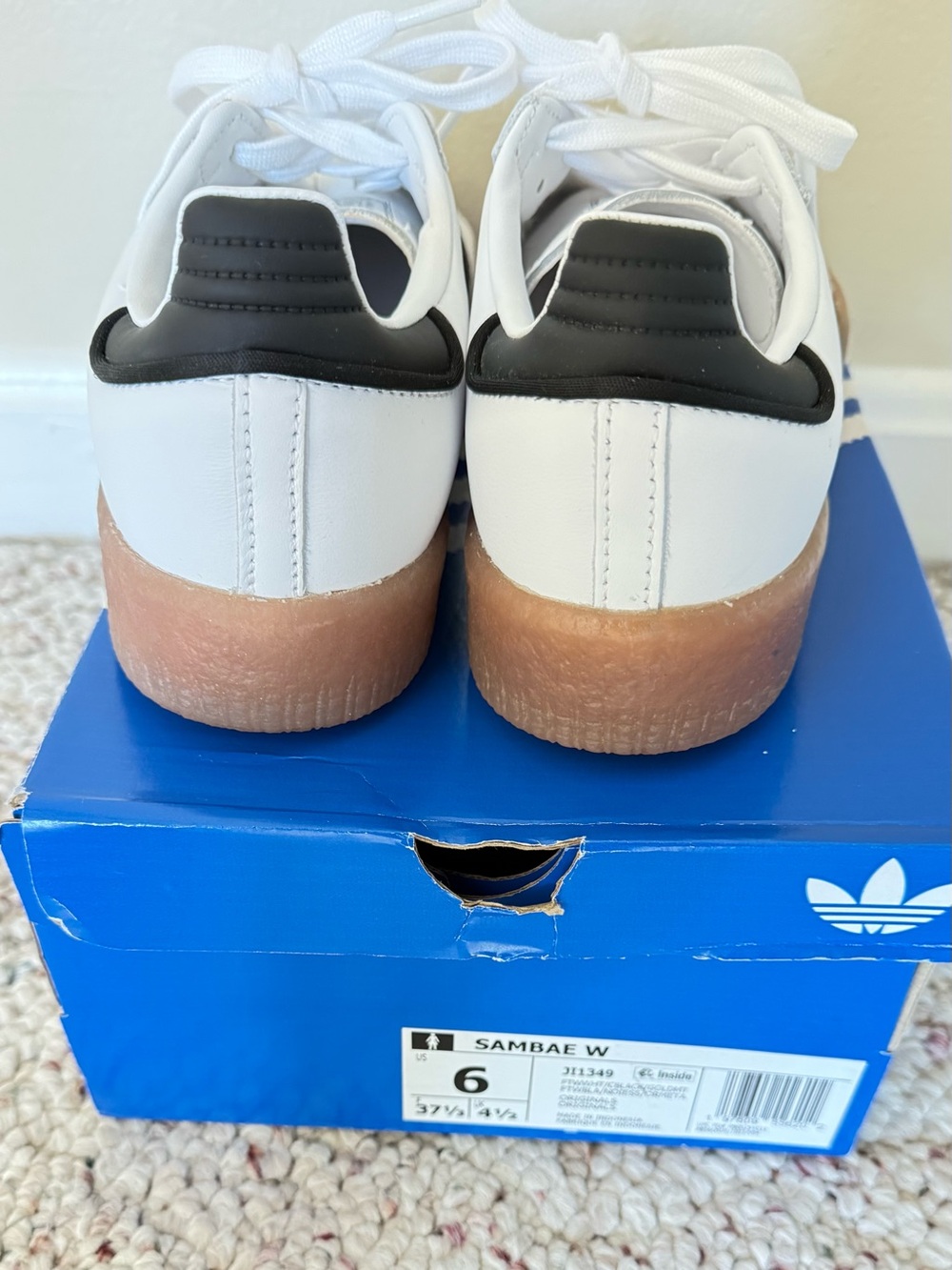 Adidas Sambae Sneakers/ White with Black Stripes and Gum Sole/Wms Sz 6 - Picture 4 of 11